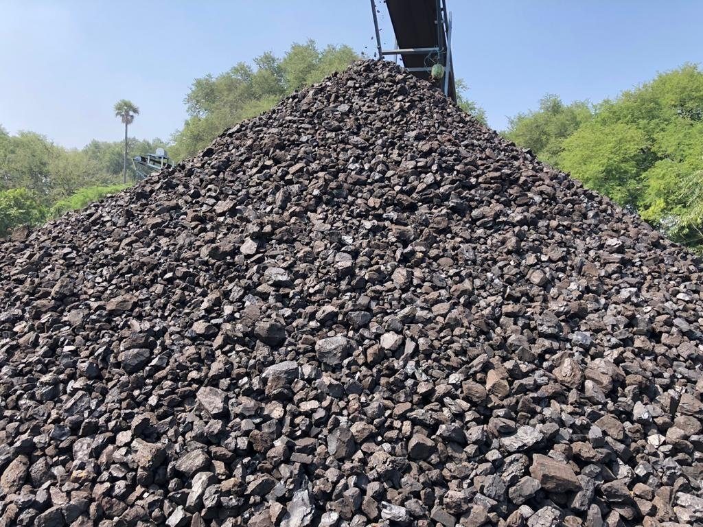 Coal stockpile at the screening conveyor