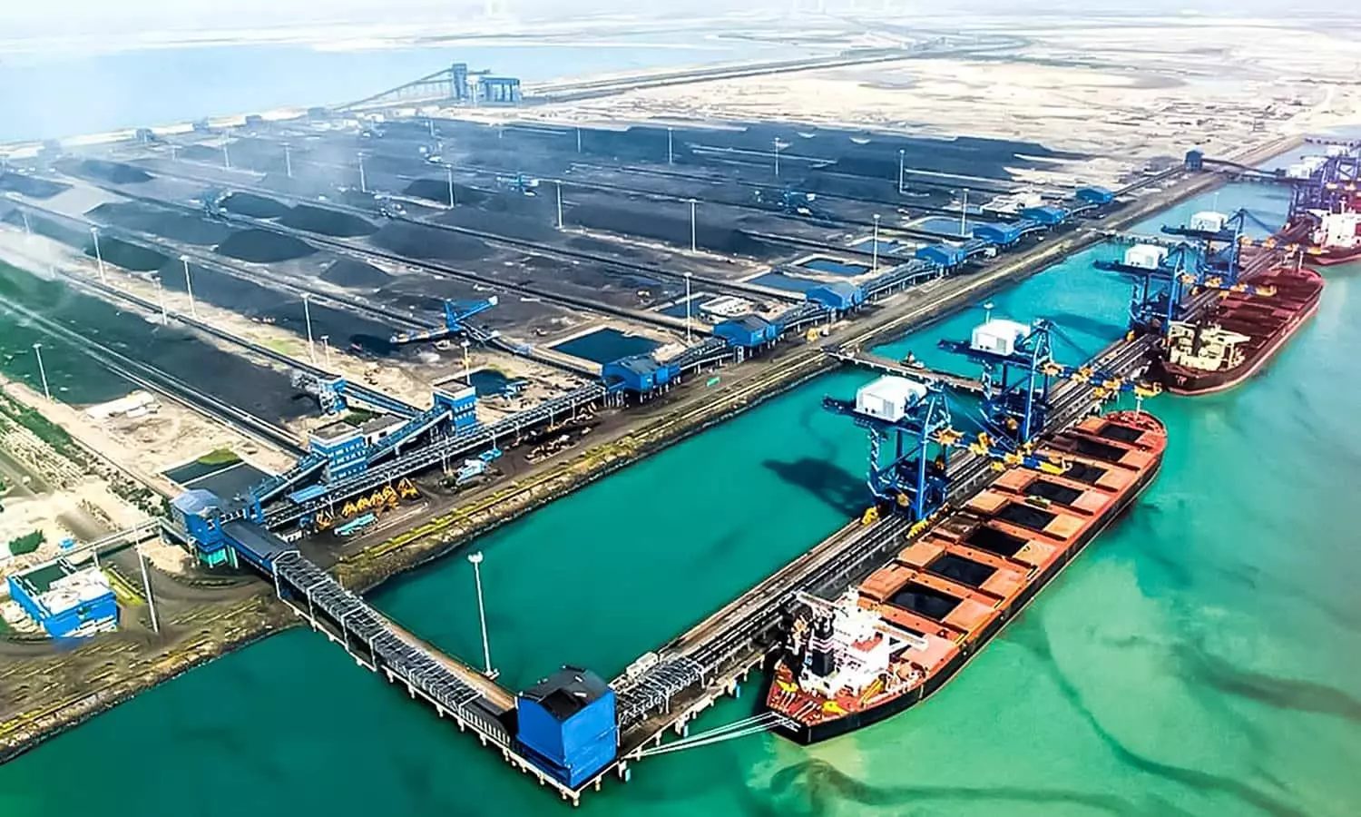 Coal port terminal with bulk vessel
